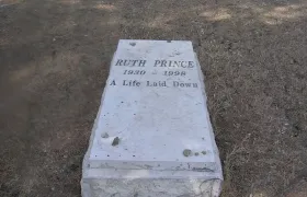 Ruth-Princes-grave-CFI-2005
